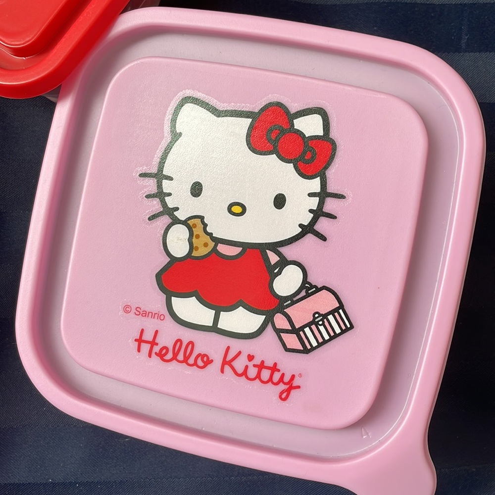 Sanrio Hello Kitty lunch bag and snack containers- includes cup with straw - Picture 4 of 5
